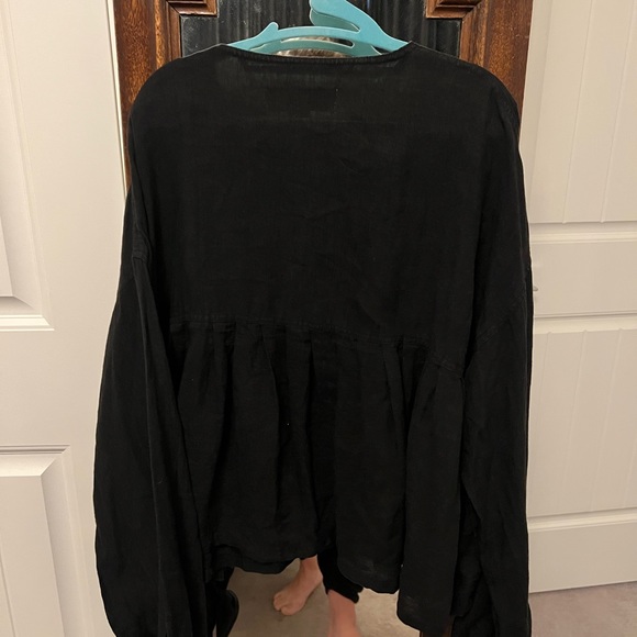 L.F. Markey “Kenny” box top in black, 100% linen, OS - Picture 6 of 9